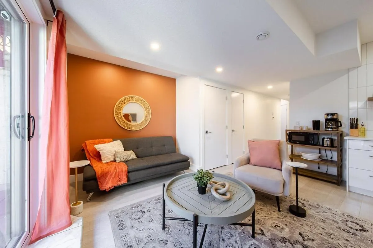Chic Hideaway-King Bed-Fireplace-Dt-Wem-Ac-Garage Edmonton Apartment