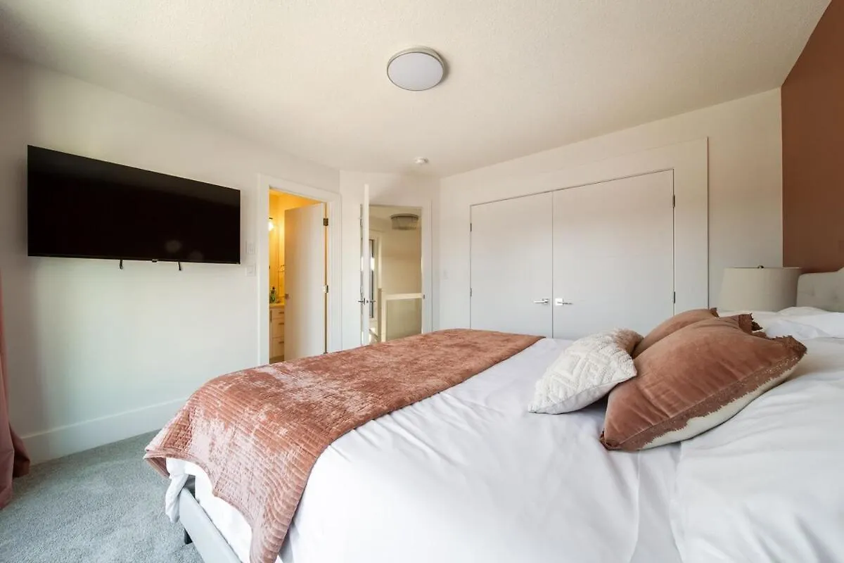 Chic Hideaway-King Bed-Fireplace-Dt-Wem-Ac-Garage Edmonton