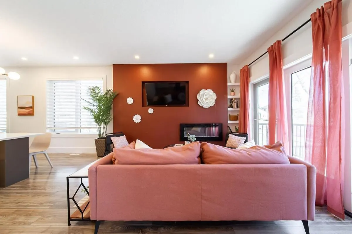 Chic Hideaway-King Bed-Fireplace-Dt-Wem-Ac-Garage Edmonton Canada