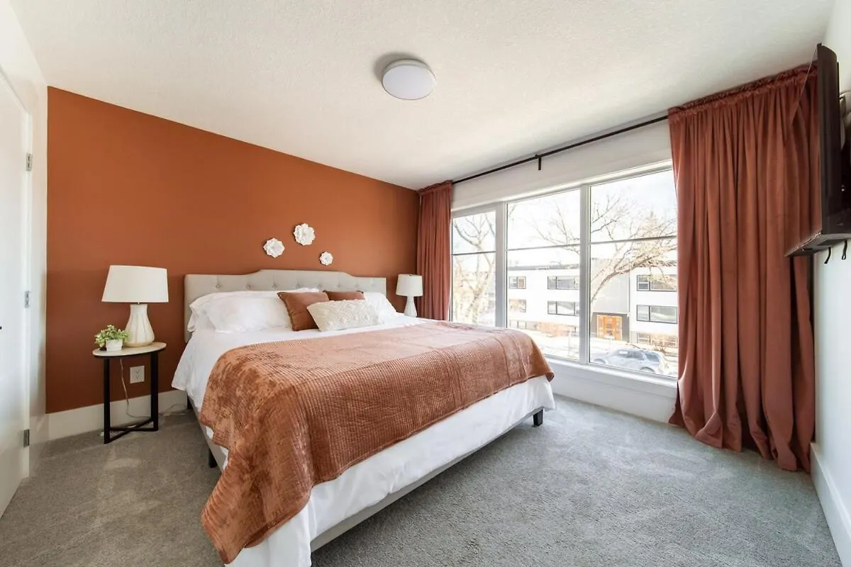 Chic Hideaway-King Bed-Fireplace-Dt-Wem-Ac-Garage Edmonton 0*,