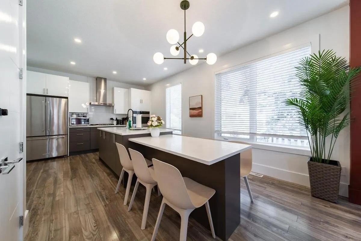 Chic Hideaway-King Bed-Fireplace-Dt-Wem-Garage Edmonton Apartmán