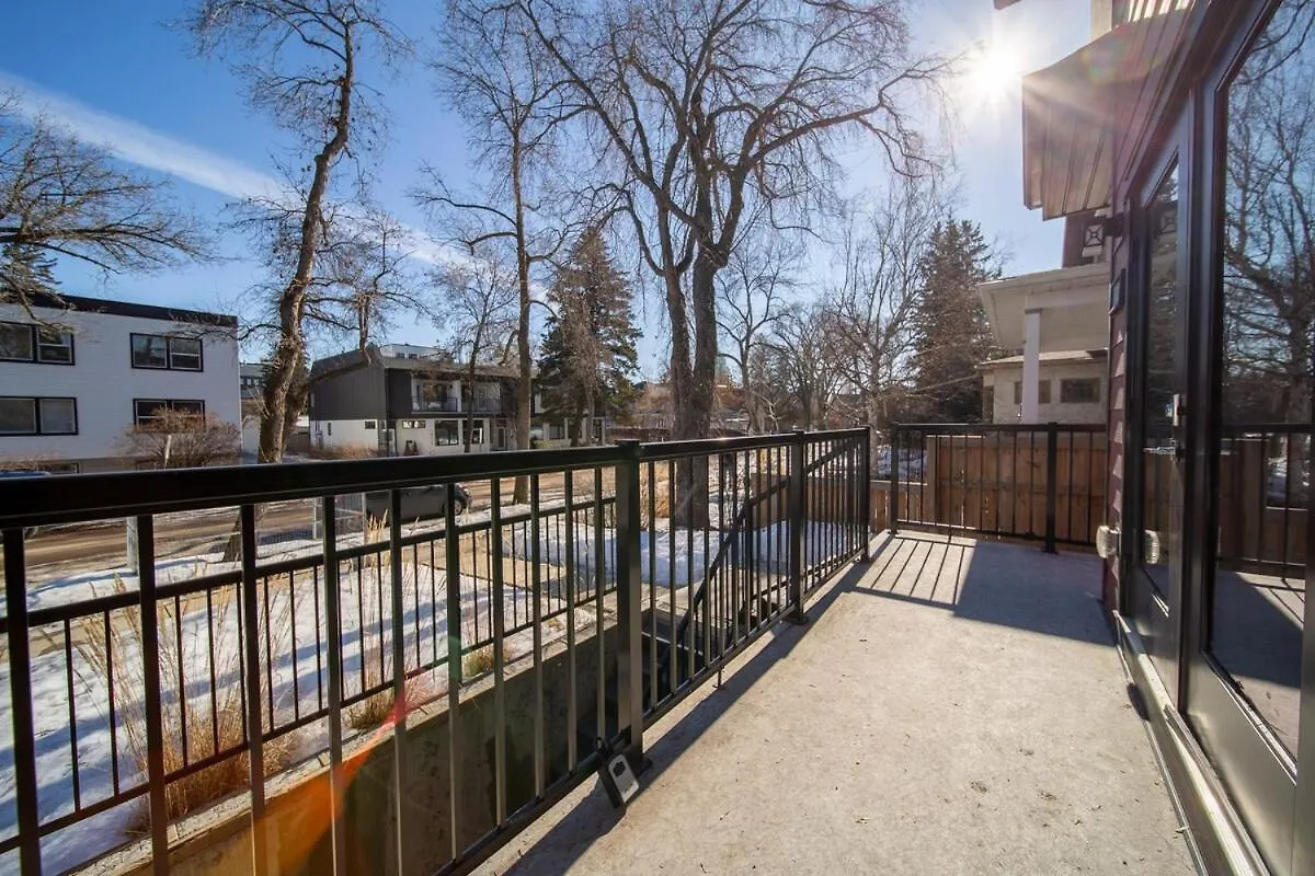 Chic Hideaway-King Bed-Fireplace-Dt-Wem-Ac-Garage Edmonton Apartment