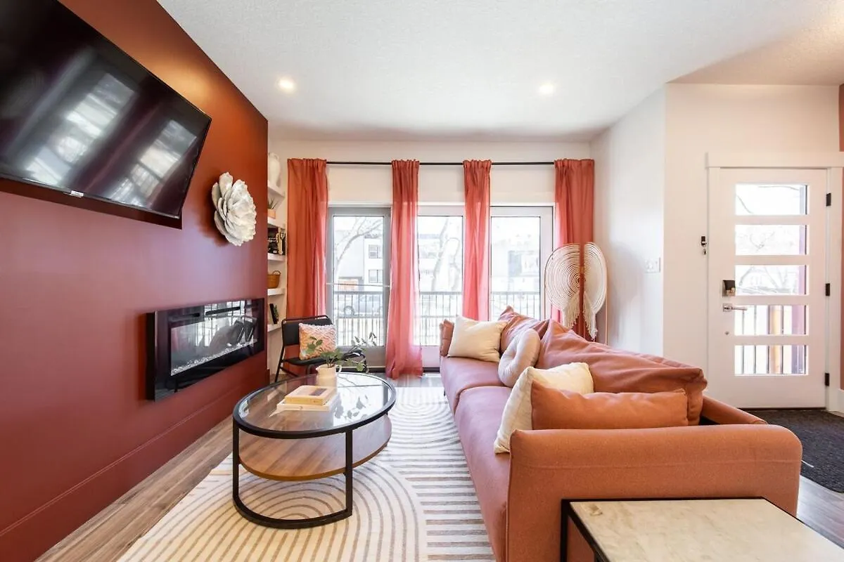 Chic Hideaway-King Bed-Fireplace-Dt-Wem-Ac-Garage Edmonton 0*,  Canada