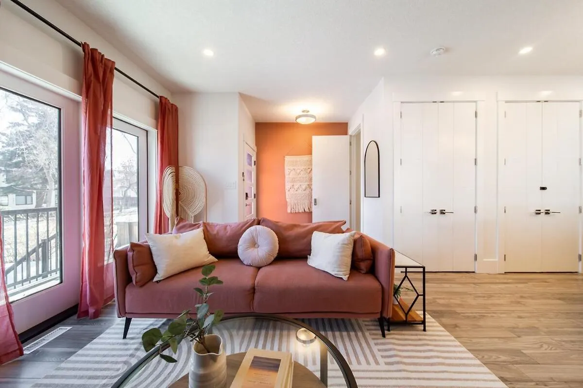 Chic Hideaway-King Bed-Fireplace-Dt-Wem-Ac-Garage Edmonton 0*,