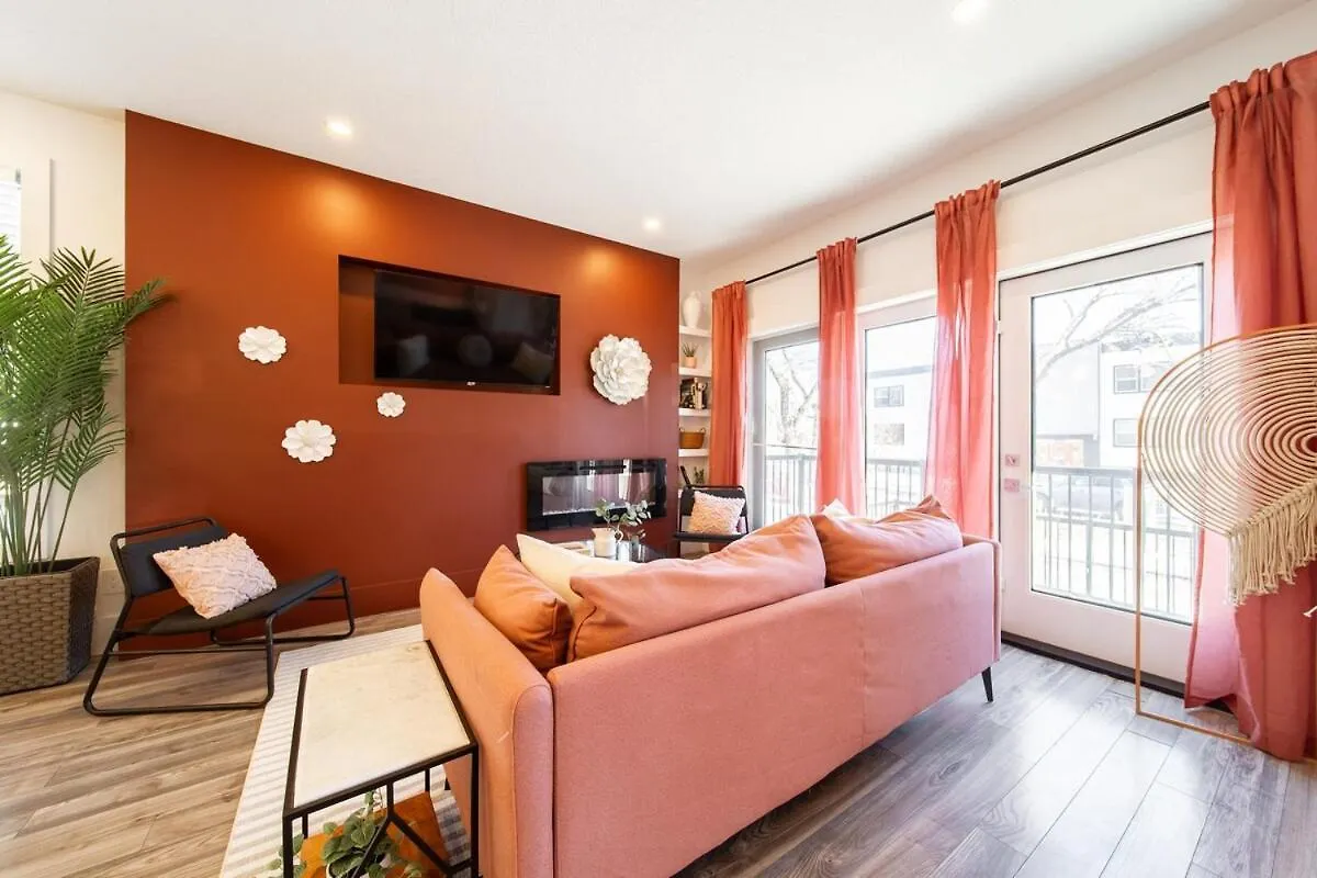 Chic Hideaway-King Bed-Fireplace-Dt-Wem-Ac-Garage Edmonton